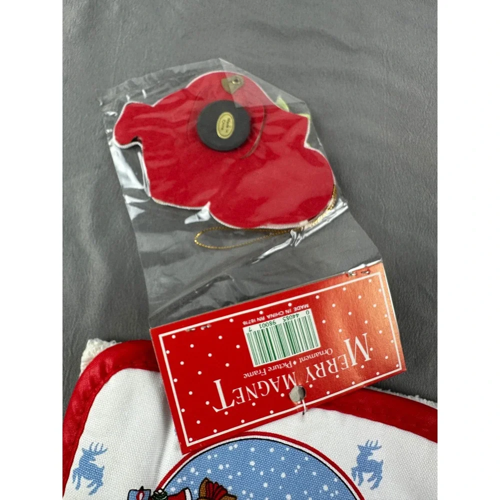 Merry Mac Xmas‎ kitchen towel & pot holder set w/ circular picture frame 80's